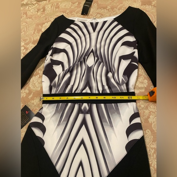 Bebe Size Small Long Sleeved Print Block Scuba Dress Robe Scuba Motif NWT - Picture 4 of 16